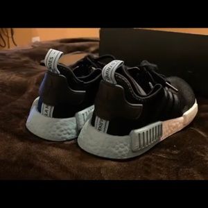 Women’s Adidas NMD_R1 Size 6
